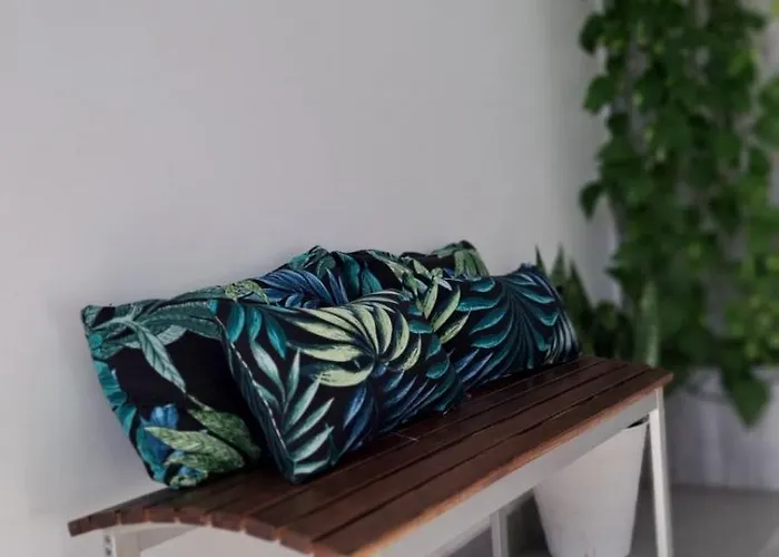 Million Flowers Villa *