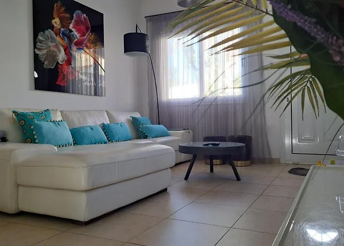 Villa Million Flowers