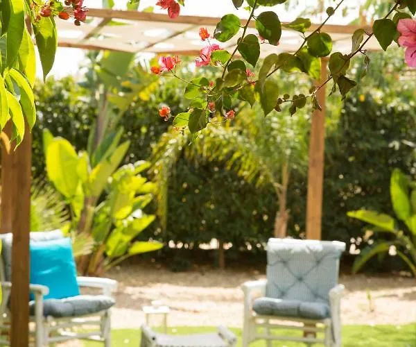 Million Flowers Villa *