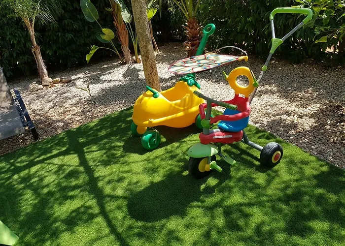 Million Flowers Villa *