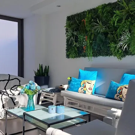 Million Flowers Βίλα