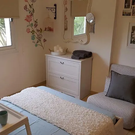 Million Flowers Πρωταράς