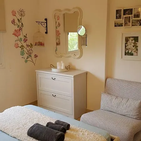 Million Flowers Πρωταράς