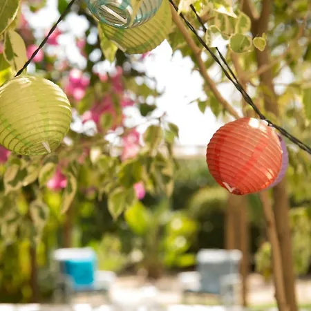Million Flowers Villa *