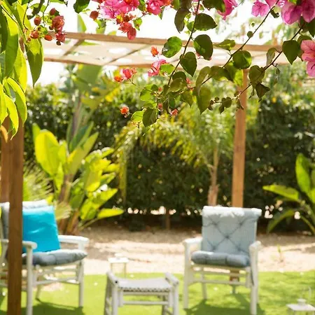 Million Flowers Villa *